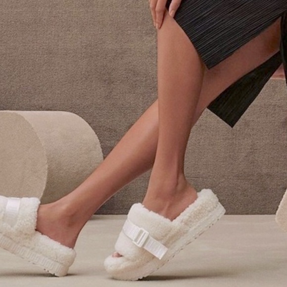 Giftable UGG Fluffita White Shearling Platform Sandal Slipper - Picture 2 of 14